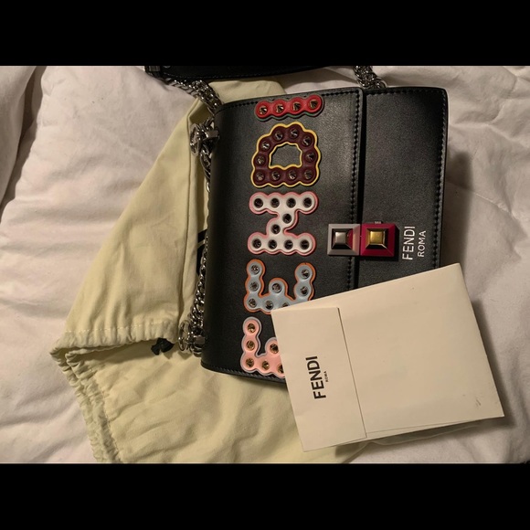 FENDI black bag on chain - Picture 4 of 7